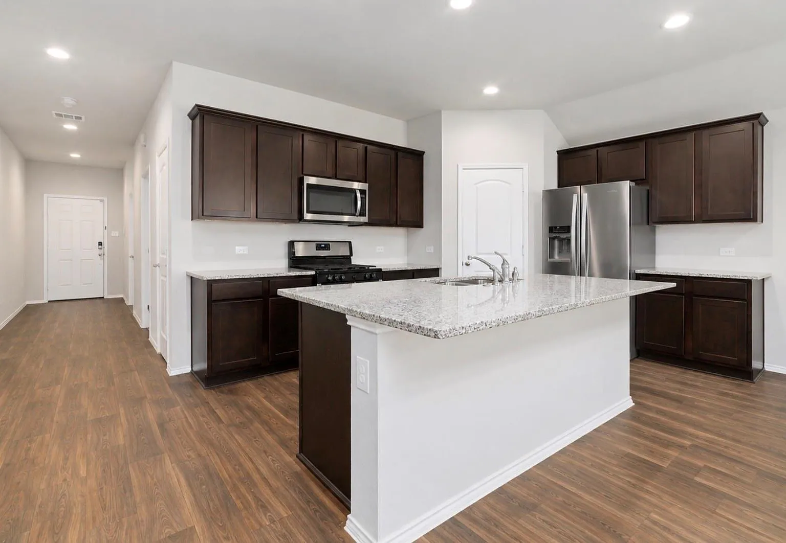 4 bed, 2.0 bath, 1873 sqft, $2,300 — Photo 4