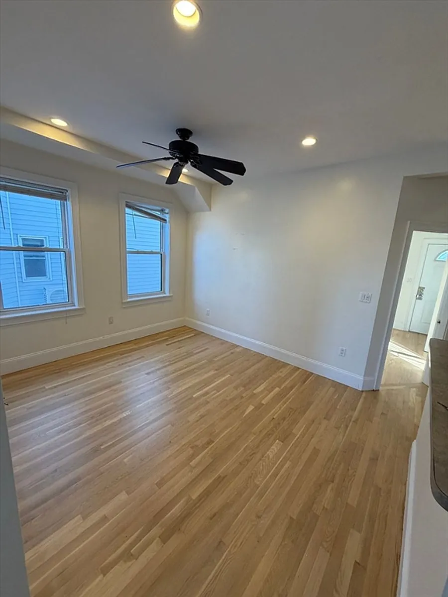 Building Photo - 4-12 Humboldt Pl #6-3