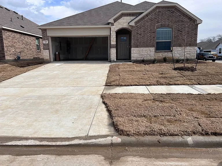 1221 Flameleaf Dr — Photo 1