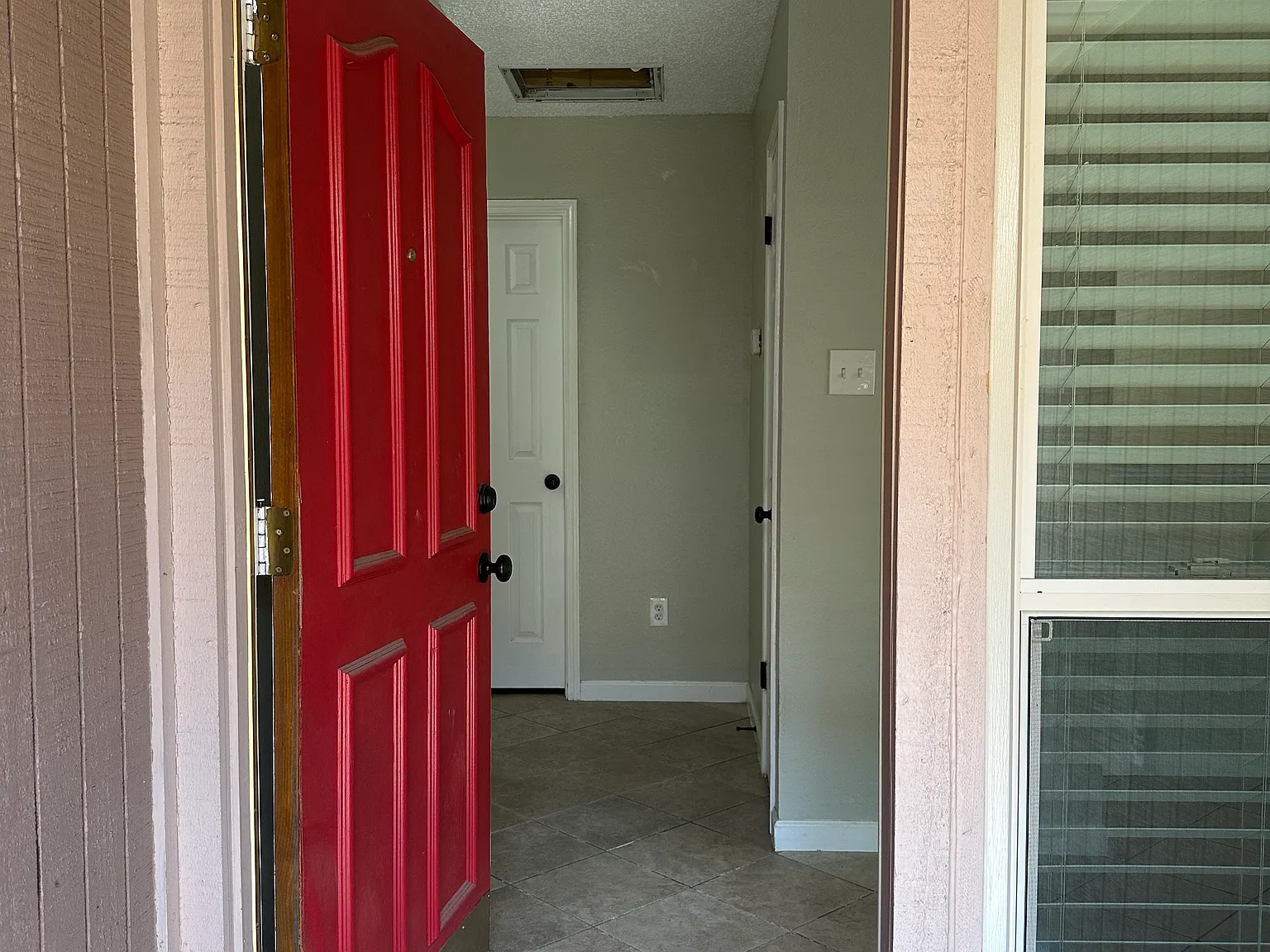 3 bed, 1190 sqft, $2,300 — Photo 4