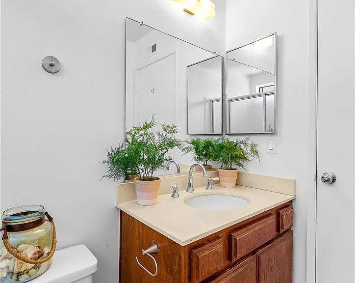 1407 Lakeside Ln — Photo 38
