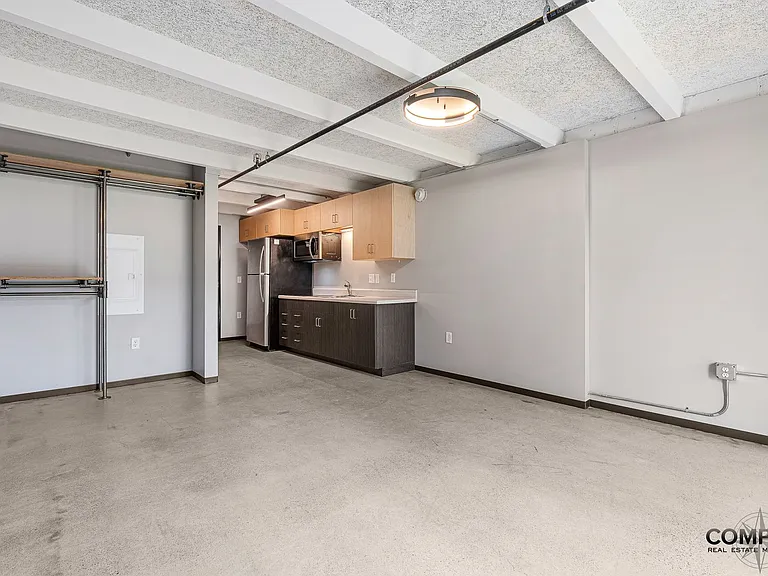 The Howard Apartments — Photo 7