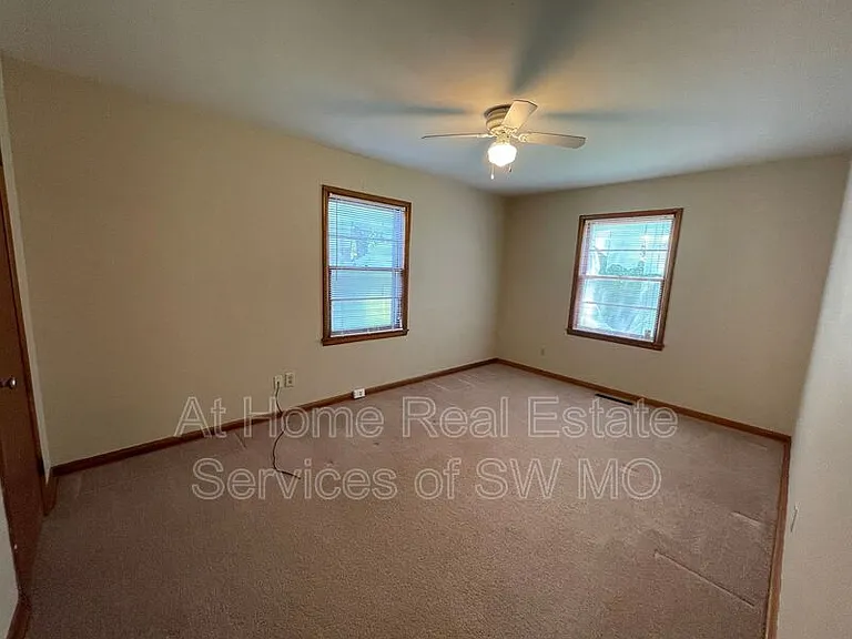 302 W Whiteside St — Photo 5