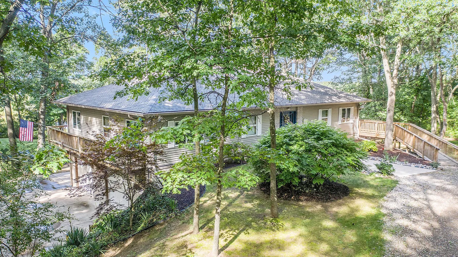 15560 Graves Rd photo 1