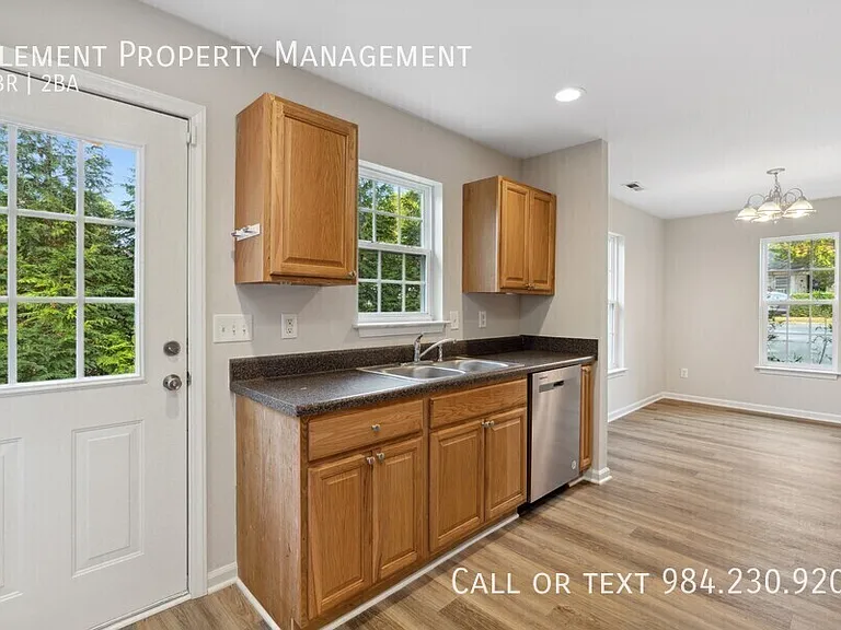 338 E Spring St — Photo 11