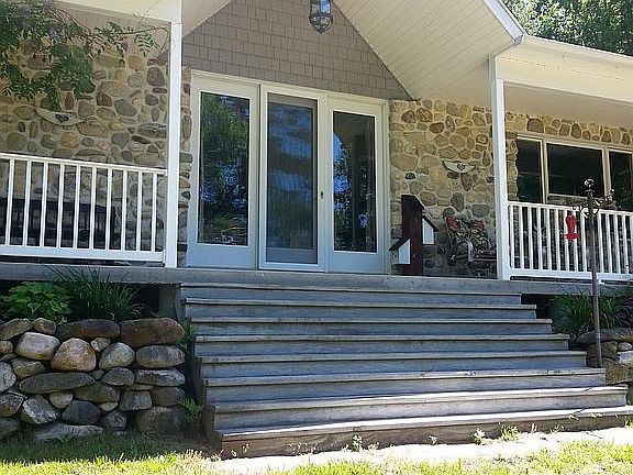 Front 9' x 8' Grand Entrance