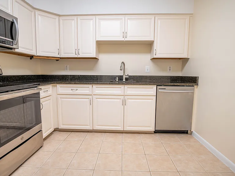 5505 Seminary Rd #316N — Photo 30