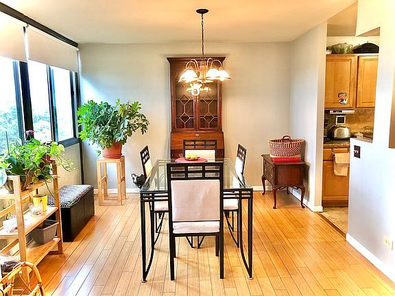 3rd image of 4850 S Lake Park Ave APT 808