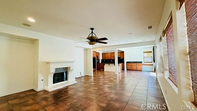 5 bed, 3655 sqft, $4,000 — Photo 2