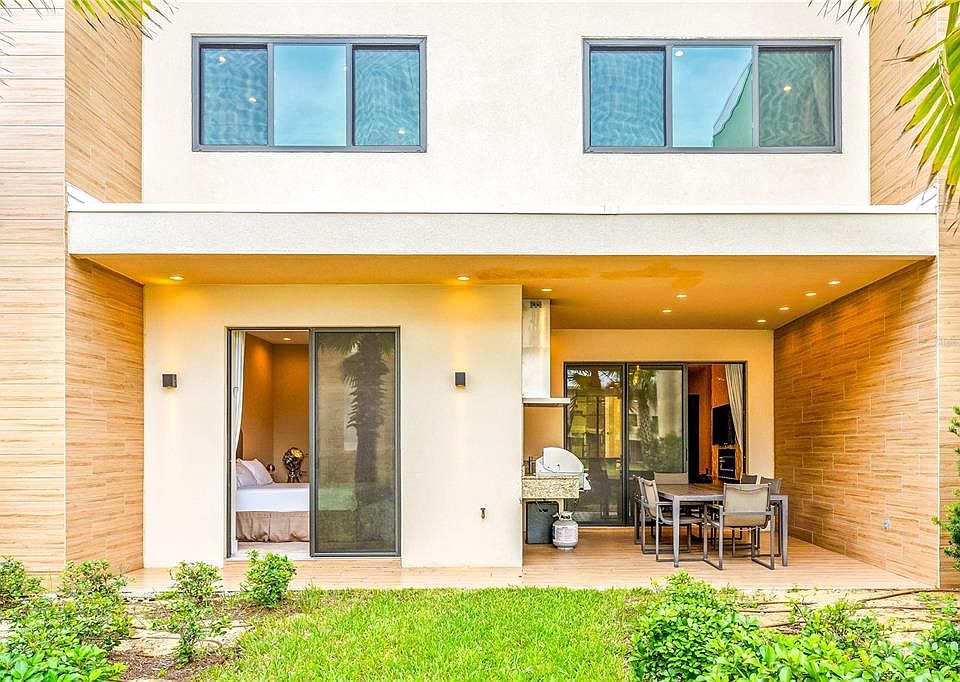 1st image of 3045 ROCKEFELLER WAY