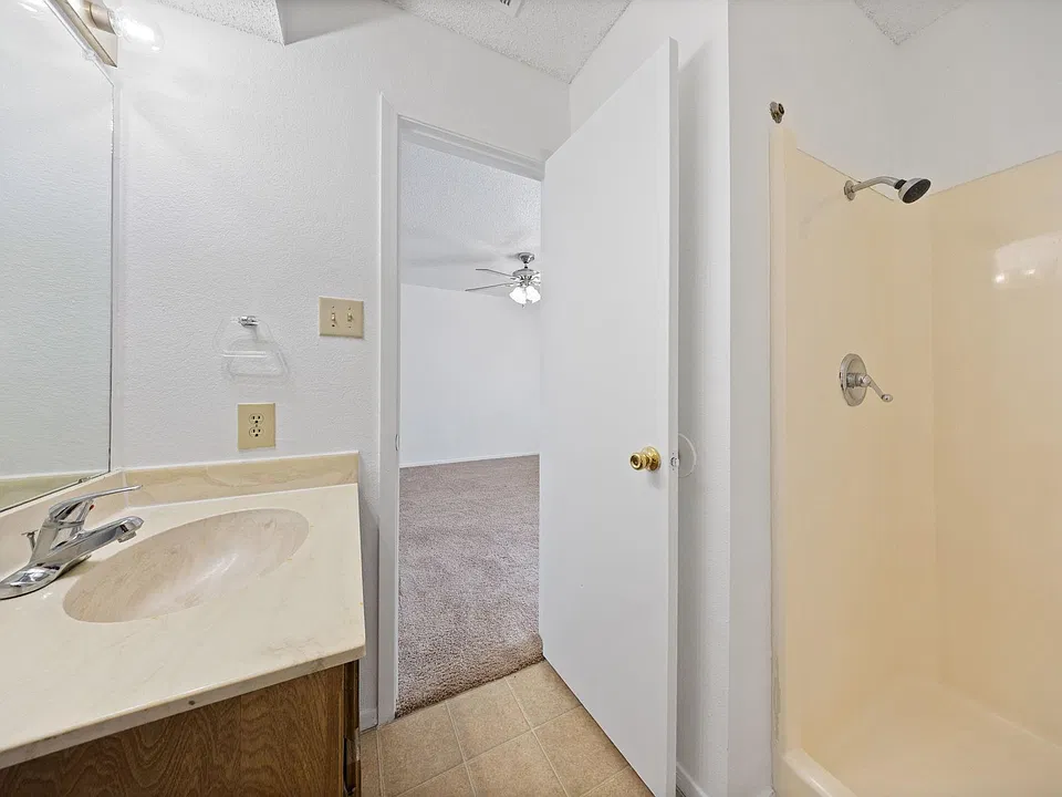 929 W Hickory St #5