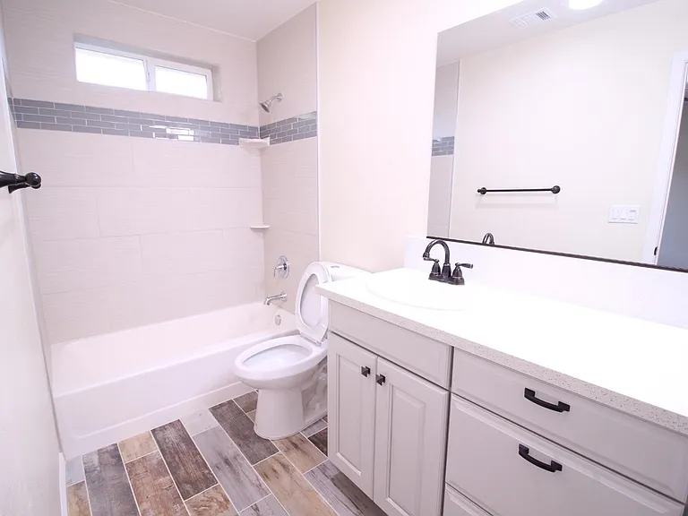 321 Wallace Ave — Photo 12