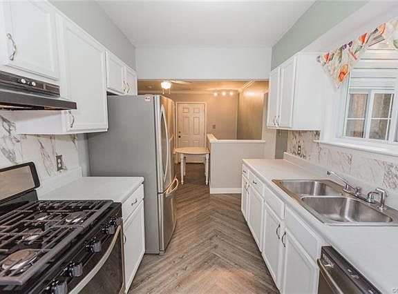 4th image of 9124 Oak Lawn St