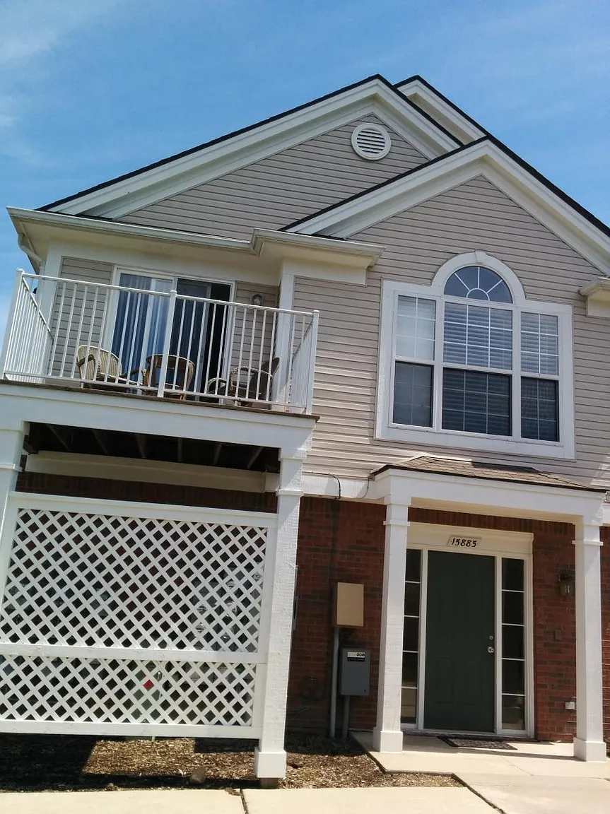 15885 Morningside photo 1