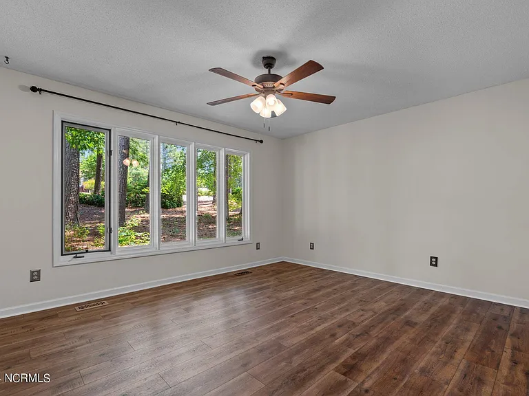 618 Chelsea Dr — Photo 17