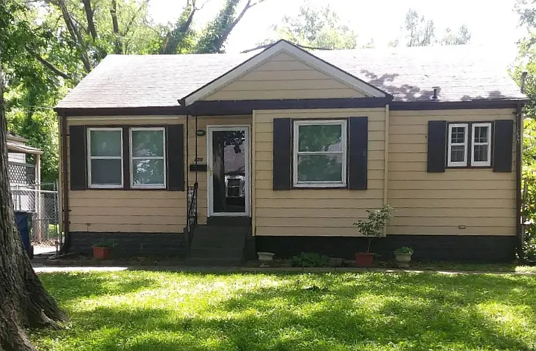 450 S Dade Ave — Photo 1