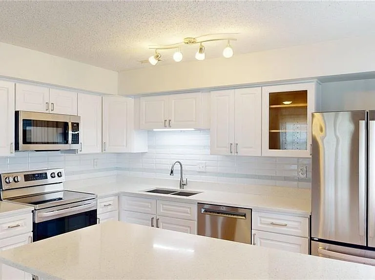 4507 Sir Johns Ln — Photo 8