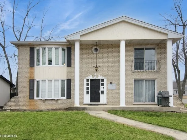 300 W Burlington Ave APT 4, Westmont, IL 60559