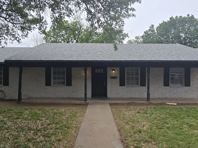 805 Aztec Dr — Photo 1