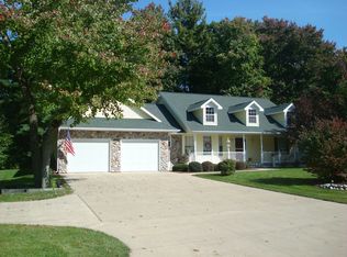 2730 N Lakeview Dr, Sanford, MI 48657