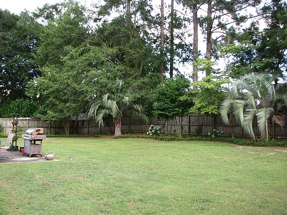 3rd image of 303 Inglewood Dr