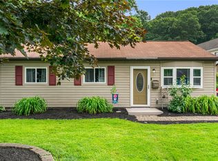 2884 Esquire Dr, Natrona Heights, PA 15065