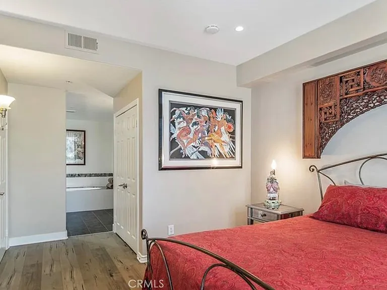 2233 Martin #201 — Photo 16