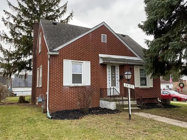 24171 Chicago St — Photo 1