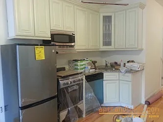 Rented by aptsandlofts.com