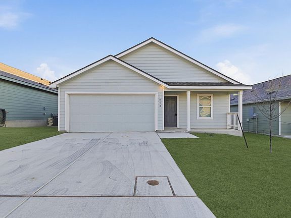 4th image of 1052 Shutter Way