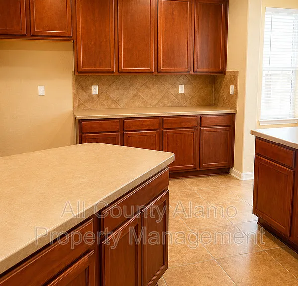 5565 Saffron Way — Photo 10