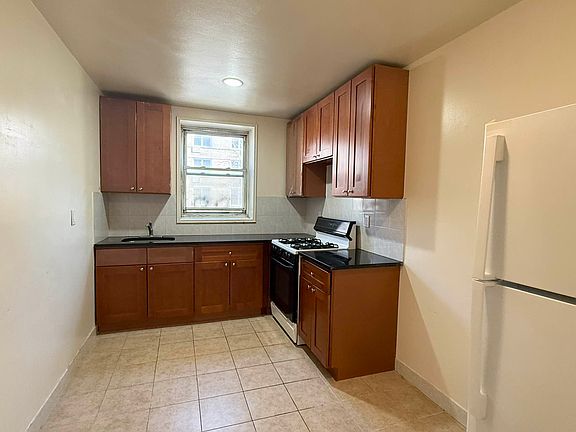 3rd image of 142-15 Franklin Ave #4C