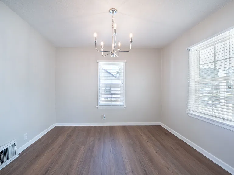 241 S Bleckley Dr — Photo 3