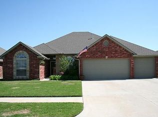 2220 SW 30th St, Moore, OK 73170