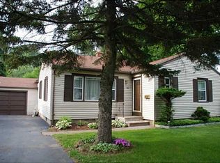 30 N Lansing Cir, Rochester, NY 14624