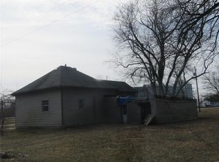 200 Barry St, Coffeen, IL 62017