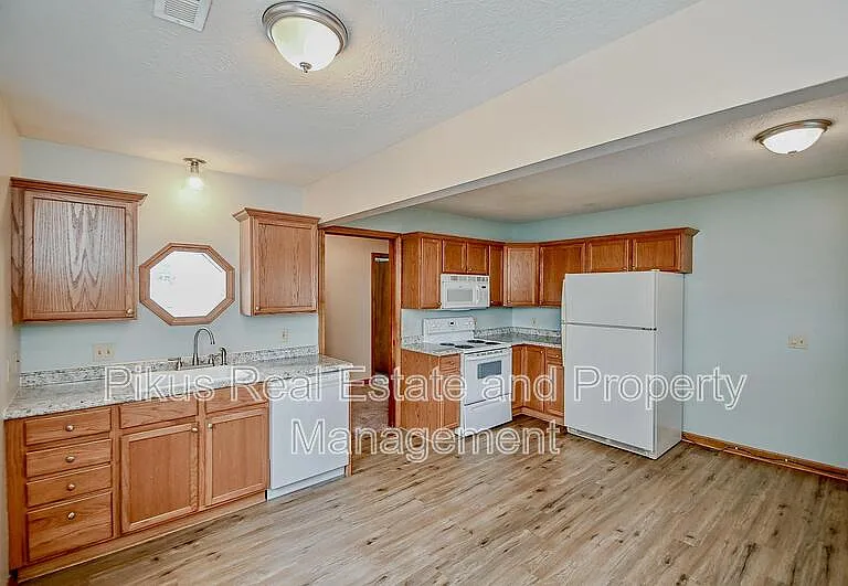 713 N Main St — Photo 4