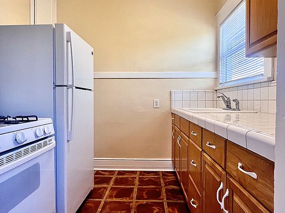 4th image of 2035 Broadway APT 38