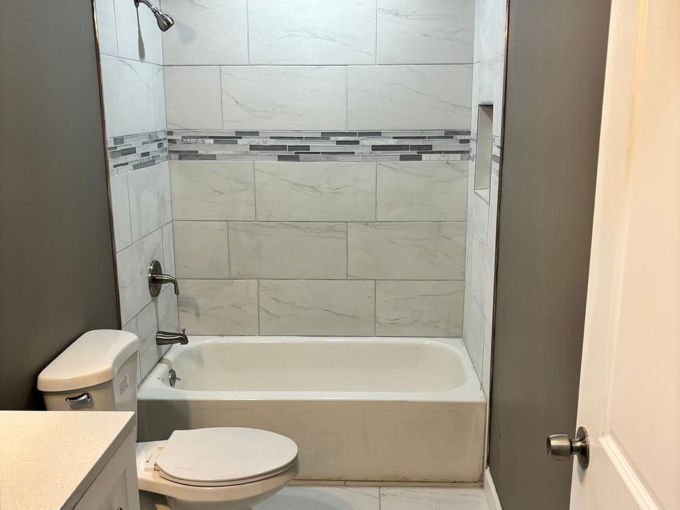1st image of 3860 Twin Lakes Ct