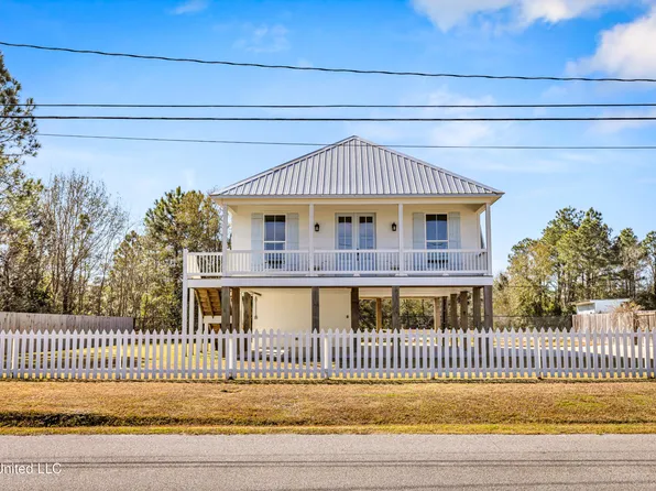 219 Tide St, Waveland, MS 39576