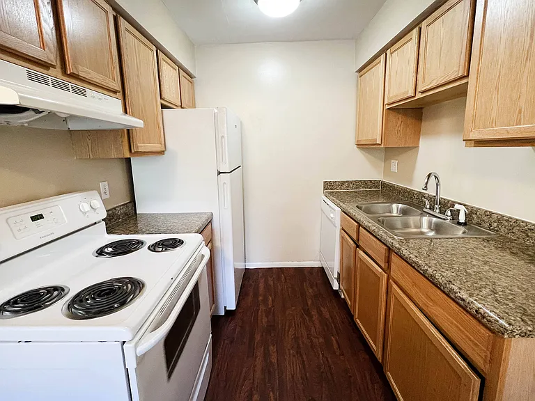 Sharondale Woods Apartments — Photo 70