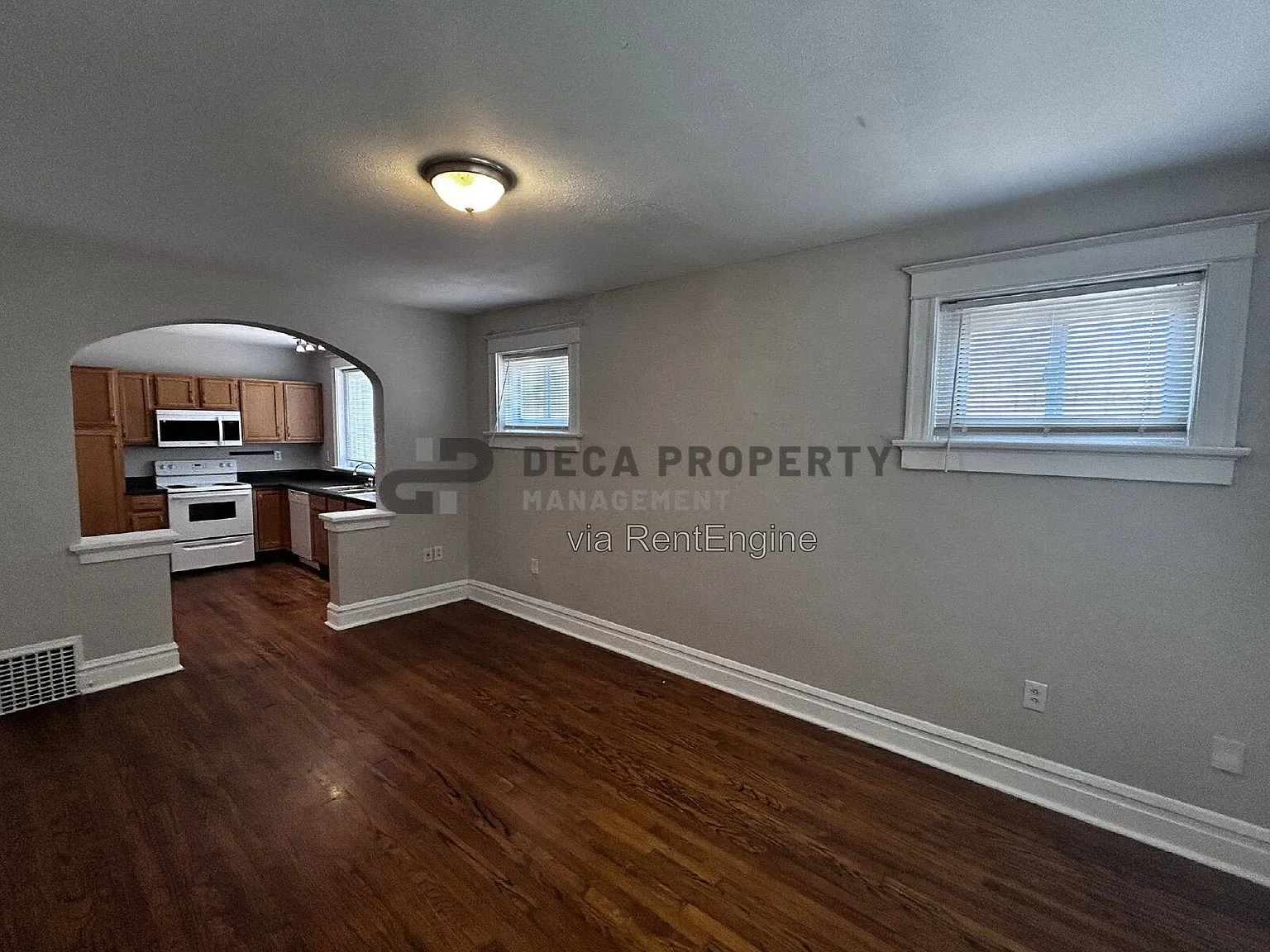 2 bed, 1.0 bath, 1082 sqft, $1,050 — Photo 4