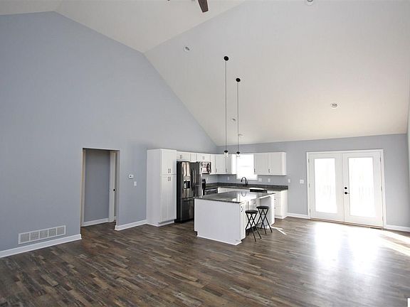 3rd image of 82 Crestridge Ct