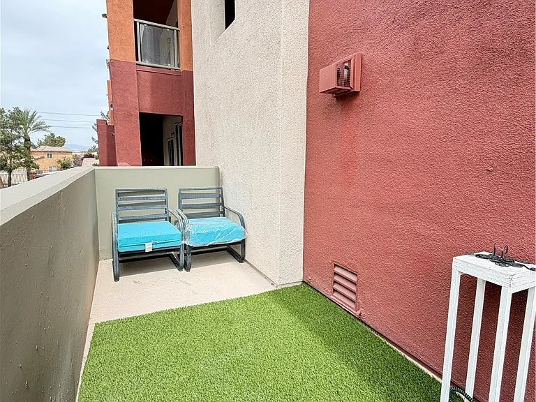 87 E Agate Ave #202 — Photo 19