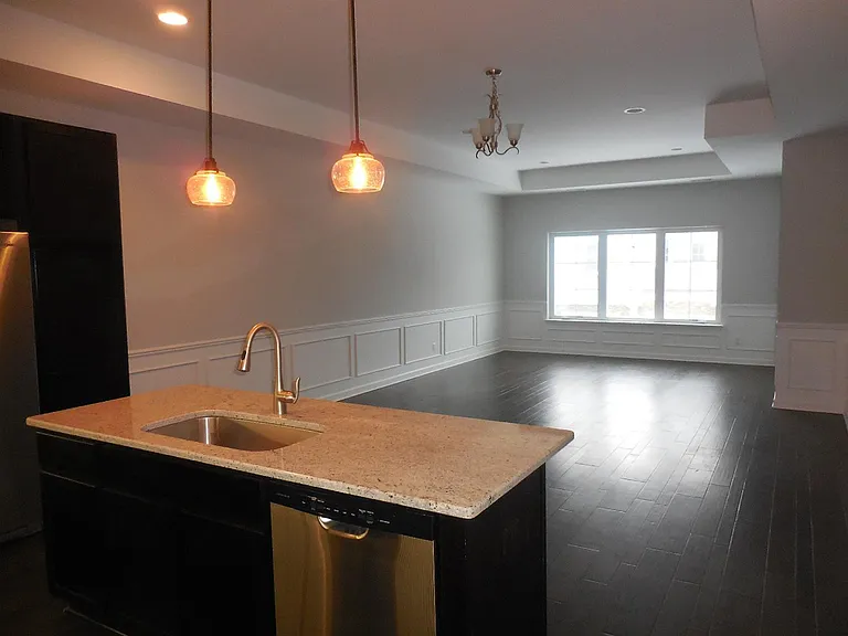 5657 Arbor Chase Dr — Photo 2