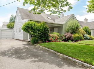 1685 Bay Blvd, Atlantic Beach, NY 11509