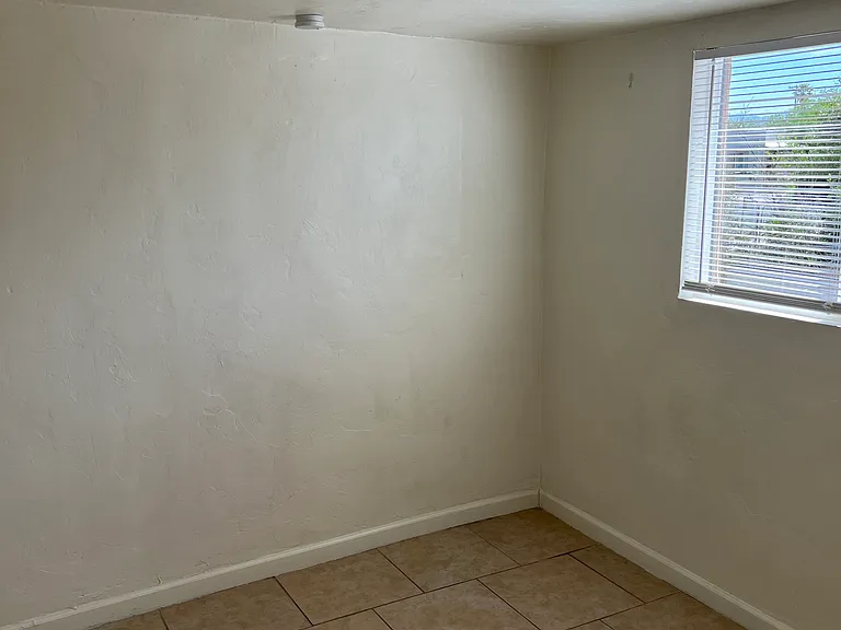 375 W 33rd St #1 — Photo 5