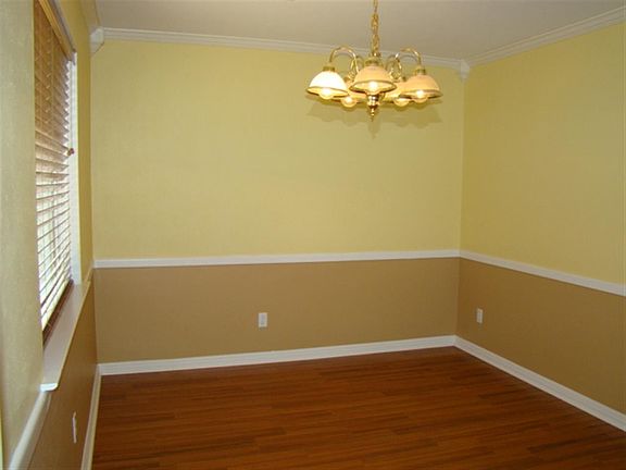 5th image of 945 Lockwood Dr
