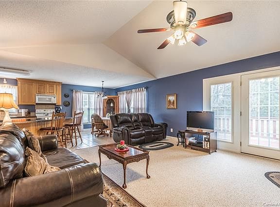 3rd image of 1011 Foxbrook Pl