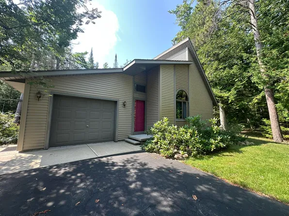 18231 Sprucedale Ct, Presque Isle, MI 49777